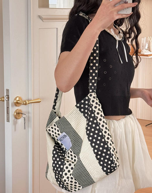 韦*雪直播间爆款【尼泊尔猜想春夏原创斜挎包】从复古田园到清新碎花，风格百搭出片，随手一背都是春夏氛围感！ 商品图4