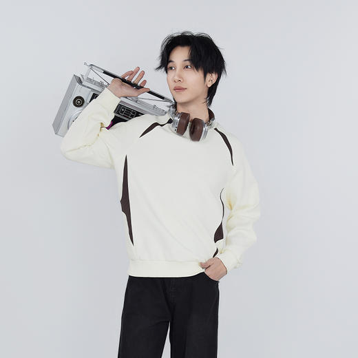 【新品上新】HX 春季圆领卫衣S106611020101 商品图2