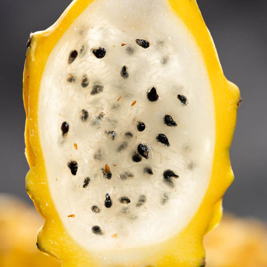 【排单发货】燕窝果丨又名麒麟果，也叫黄龙果、吉祥果。属典型的热带植物，果肉呈透明，汁丰润喉，果肉结构呈细丝状，滑如燕窝，味清甜、甜度皆在18度以上，富含维C、花青素等。顺丰快递 商品图2