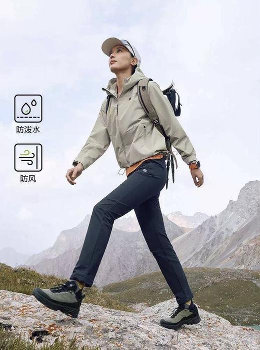 点此购买 可隆春秋季女士防风防泼水连帽冲锋衣 bk 341611 商品图3