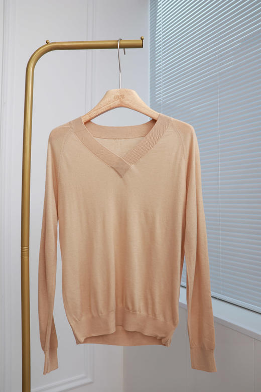老钱暖调|简约交叉V领羊绒衫 商品图2
