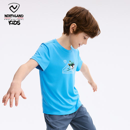 诺诗兰童装 短袖T恤 采用7A级高效抗菌技术，有效防护多种常见细菌，耐高温水洗，持久抑菌更安心，面料吸湿速干性能优越，汗水吸收扩散迅速，穿着清爽不黏身，适合户外活动与日常穿着。 CO140211 商品图4