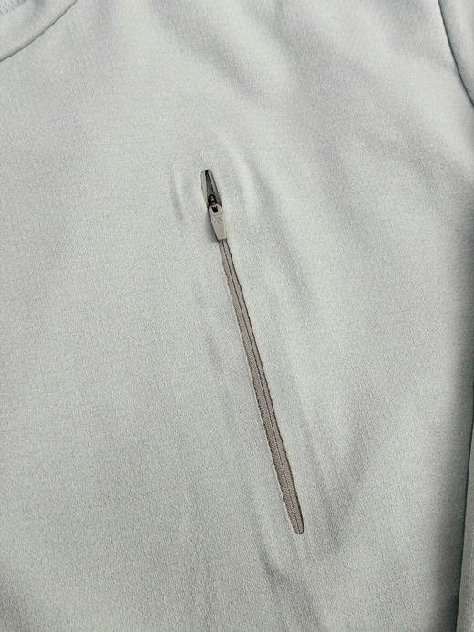 原单正品迪桑特 BLANC|ALLTERRAIN系列男士无缝长袖套头上衣，
颜色：黑色 绿色
尺码：m l xl xxl 商品图6