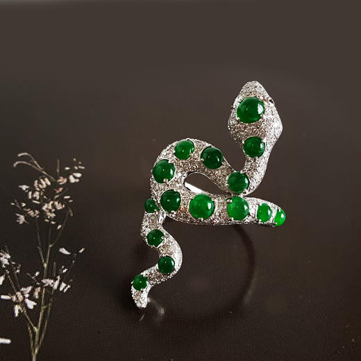 【天然正品】A货翡翠AU750收藏级白金豪镶钻镶天然设计师款灵蛇造型冰种满绿蛋面翡翠戒指17号（戒圈可改）280226HSD53 商品图2