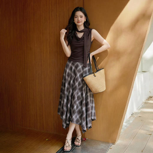 西遇学院风格子半身裙女2026年春季新款气质不规则中长款大摆裙E0060185 商品图1
