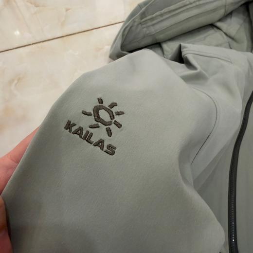 点此购买 凯乐石M8 IC-MAX春秋季女士户外连帽软壳衣外套 bk 341595 商品图14