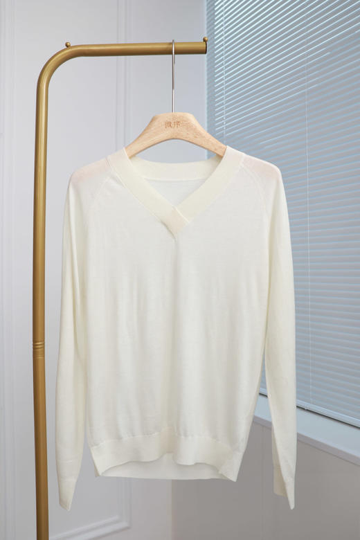 老钱暖调|简约交叉V领羊绒衫 商品图3