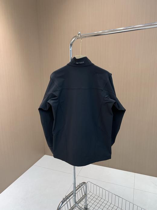 点此购买 始祖鸟JACKET LT春秋季男士软壳立领冲锋衣夹克 ye 341680 商品图8