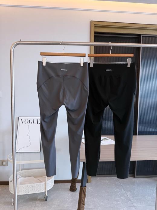 点此购买 迪桑特BODY FLEX系列女士运动紧身裤 bk 341631 商品图1