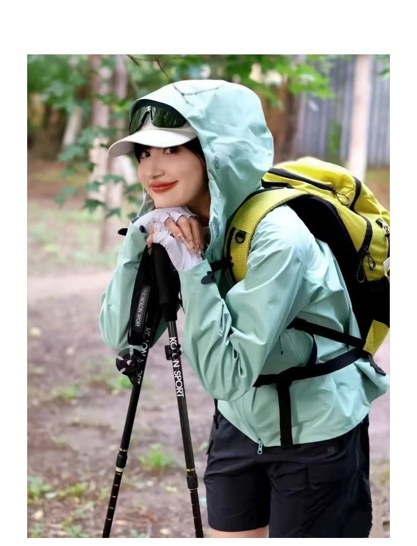 一店k （一批小整单！）诗诗代盐同款！26早春心动户外单品！70D GORE-TEX 2L面料！无束缚上身太舒服啦！宽松不臃肿包容性绝了！小个子穿显精神！微胖穿藏肉肉！女士微拉绒连帽防风夹克外套！