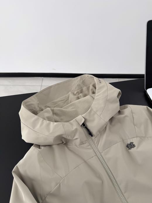 点此购买 可隆春秋季女士防风防泼水连帽冲锋衣 bk 341611 商品图13