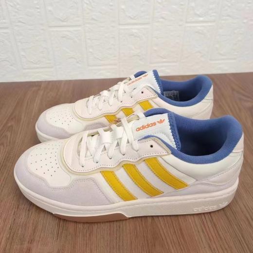 阿迪达斯  379.9元 休闲鞋 (线上线下同时在售不保证有货，无原鞋盒介意勿拍）526805-TY 商品图0