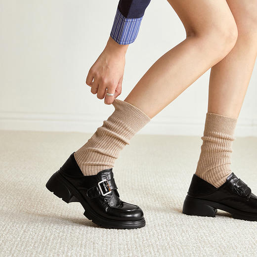 千百度搭扣厚底乐福鞋女2026春季新款增高手抓皮JK小皮鞋深口单鞋A26157802 商品图4