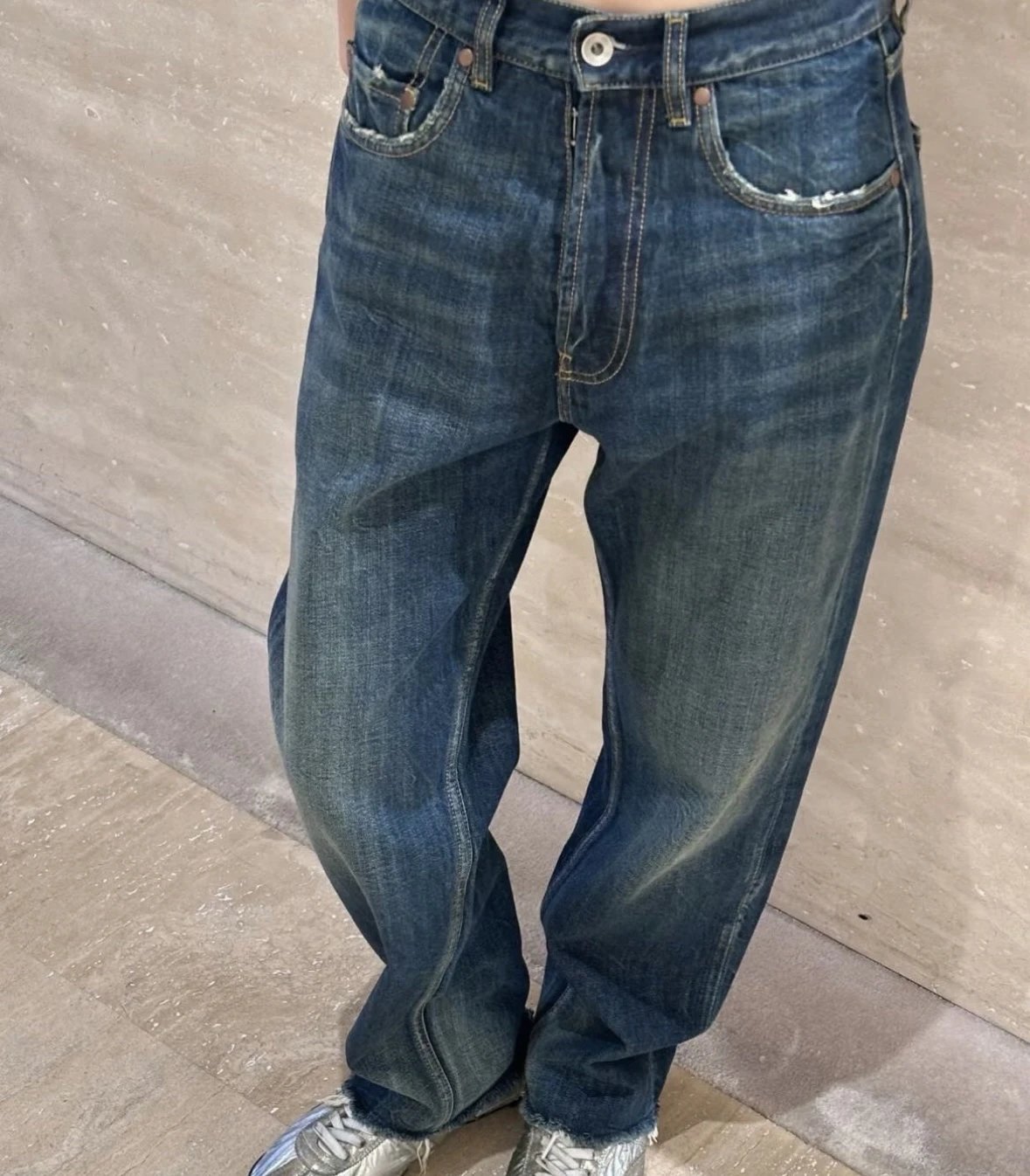 经典剪裁    MM6复古水洗直筒牛仔裤  9分直筒剪裁   四缝线  毛边磨破裤脚