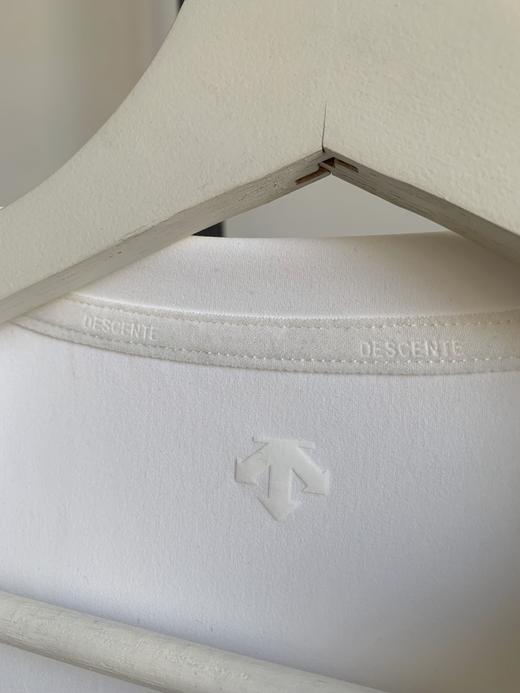 点此购买 迪桑特春秋季男士内搭长袖T恤 bk 341641 商品图8