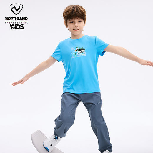 诺诗兰童装 短袖T恤 采用7A级高效抗菌技术，有效防护多种常见细菌，耐高温水洗，持久抑菌更安心，面料吸湿速干性能优越，汗水吸收扩散迅速，穿着清爽不黏身，适合户外活动与日常穿着。 CO140211 商品图5