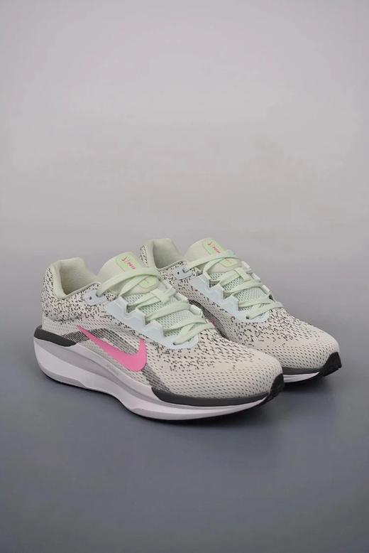 【假一罚三】💥温柔有“韧”力，说的就是这双Nike Winflo 11米红啦！ 👟轻盈到飞起，迈步就像踩了云。稳扎稳打的缓震，跑起来那叫一个安心～ 商品图10