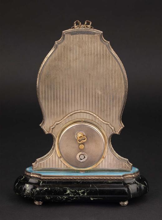 独角鹿西洋古董1920年代瑞士HASE GENEVE工坊出品铜鎏金精雕装饰蓝色珐琅人物主题瓷面报时座钟 商品图3