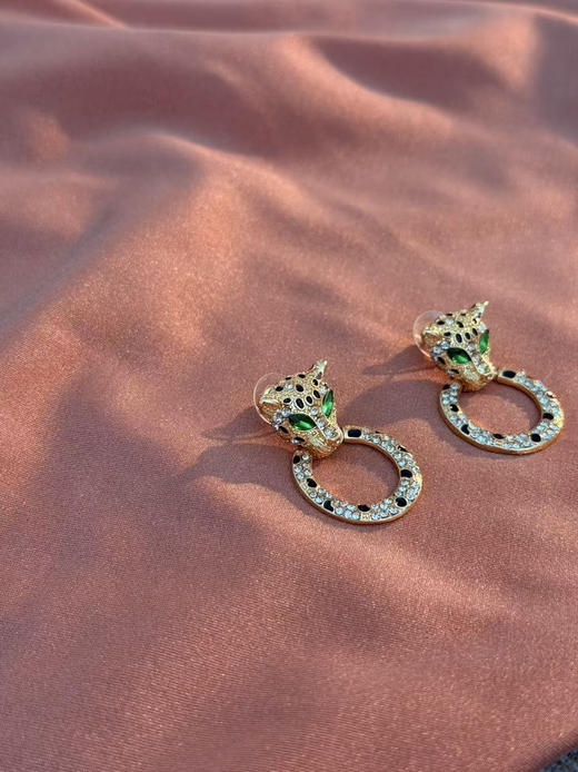 “女王属性”豹子耳钉 商品图2