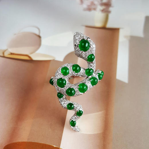 【天然正品】A货翡翠AU750收藏级白金豪镶钻镶天然设计师款灵蛇造型冰种满绿蛋面翡翠戒指17号（戒圈可改）280226HSD53 商品图4