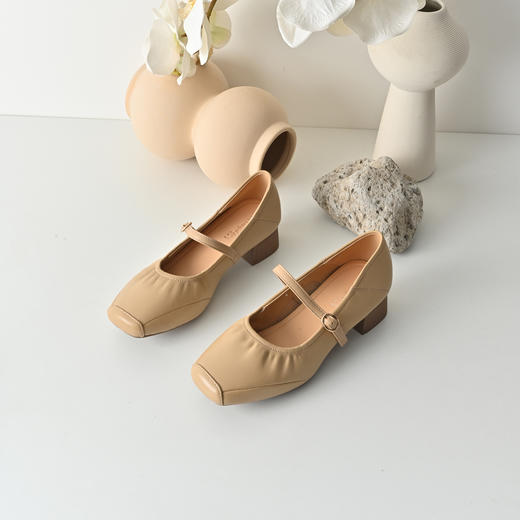 经典鲨2026年春专柜新品羊皮革复古方头低跟舒适通勤单鞋女KW57-617061 商品图2