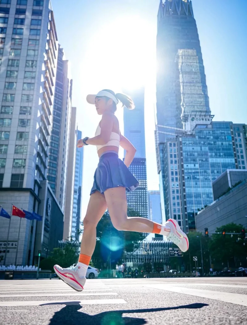 【假一罚三】💥温柔有“韧”力，说的就是这双Nike Winflo 11米红啦！ 👟轻盈到飞起，迈步就像踩了云。稳扎稳打的缓震，跑起来那叫一个安心～