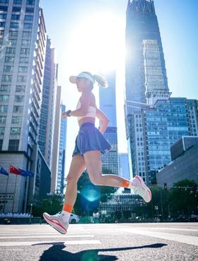 【假一罚三】💥温柔有“韧”力，说的就是这双Nike Winflo 11米红啦！ 👟轻盈到飞起，迈步就像踩了云。稳扎稳打的缓震，跑起来那叫一个安心～