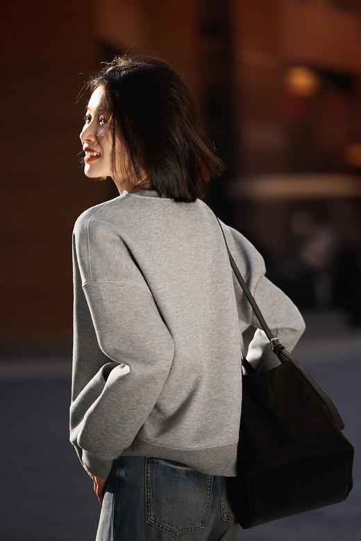 三层空气层透气云感字母刺绣卫衣 商品图3