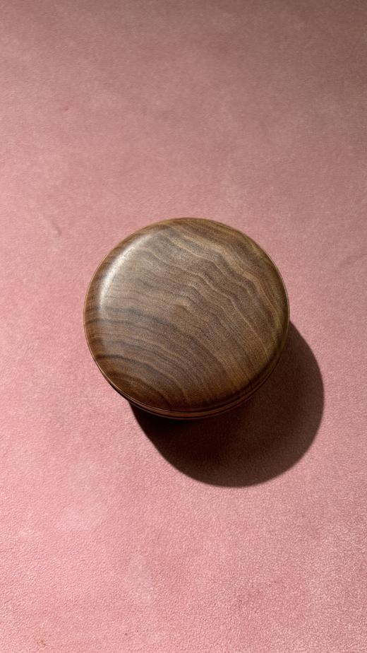 收藏级【印度迈索尔老山檀黑肉香粉罐】直径6.5cm 高3.5 | 大梦香堂 商品图3