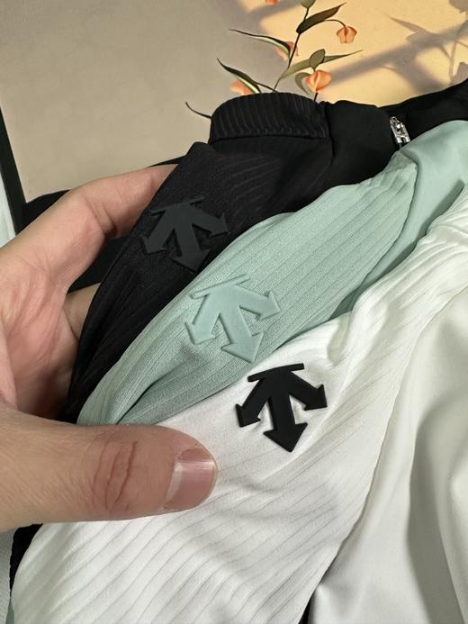 点此购买 迪桑特春秋季训练运动女士空气层运动上衣外套 hbj 341849 商品图9