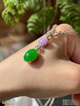 6070703，蛋面吊坠。具体价格微信咨询