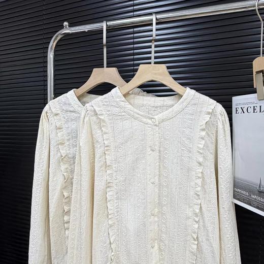 F031059早春假日法式轻薄呼吸感透气纯棉刺绣提花时尚清淡配色特殊领口衬衫 商品图1