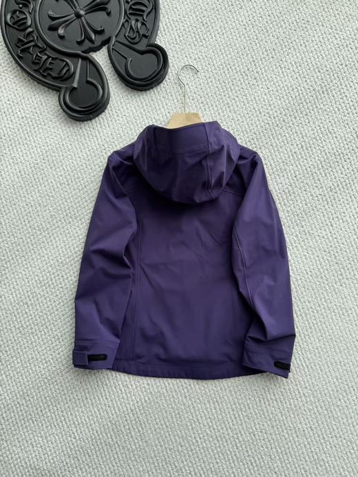 点此购买 可隆春秋季女士户外机能软壳夹克 hbj 341823 商品图2