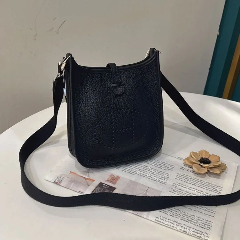 爱马仕 伊芙琳 黑色 银扣 mini togo皮 斜挎包