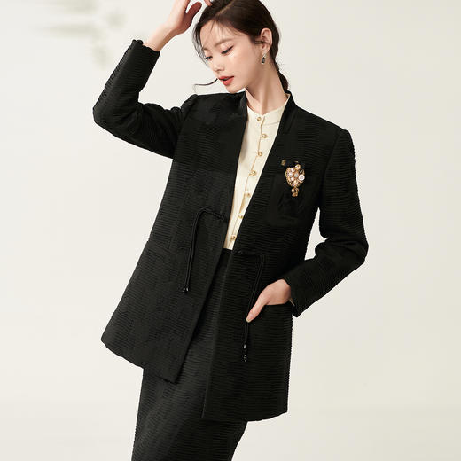 剩L 芳外新款宽松百搭肌理感V领西服国风盘扣西装外套女8T23AX0114 商品图2