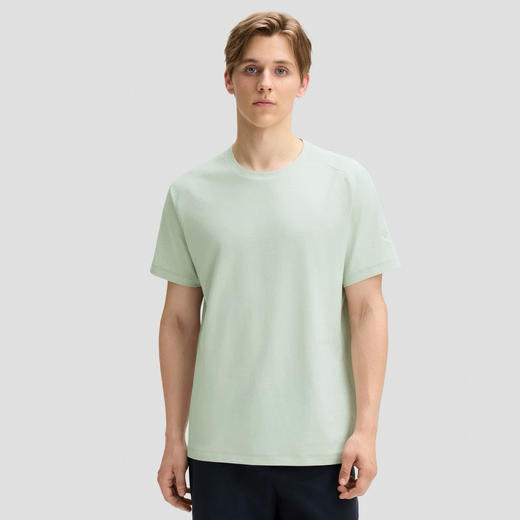 点此购买 迪桑特DUALIS系列都市通勤男士TOUGH短袖运动休闲T恤  HGN 341829 商品图8