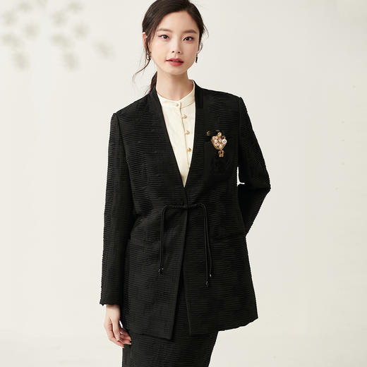 剩L 芳外新款宽松百搭肌理感V领西服国风盘扣西装外套女8T23AX0114 商品图1