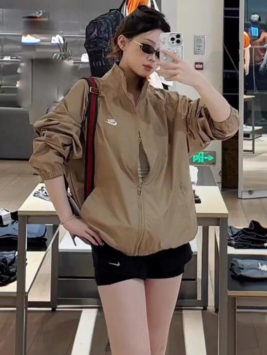 F031056男子宽松插肩防水夹克新款叠搭网眼刺绣舒适外套 商品图4