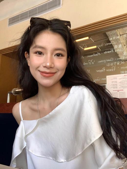 F031060早春新款天丝莱赛尔设计感荷叶边漏肩气质时尚反复穿搭百搭短袖衬衫 商品图7