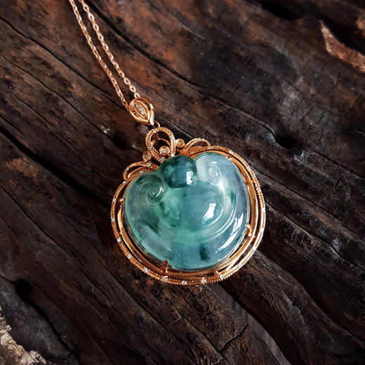 【天然正品】A货翡翠AU750黄金镶钻镶天然细腻冰种飘蓝花如意（万事如意）翡翠吊坠项链32.8*24.3*11.2MM（皆取最大值）120226NJT20 商品图4