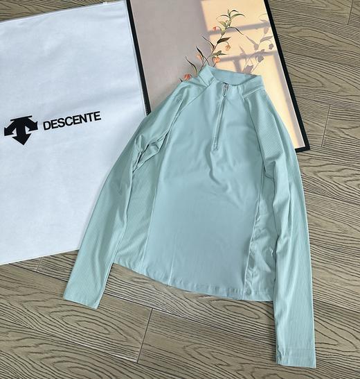 点此购买 迪桑特春秋季训练运动女士空气层运动上衣外套 hbj 341849 商品图11