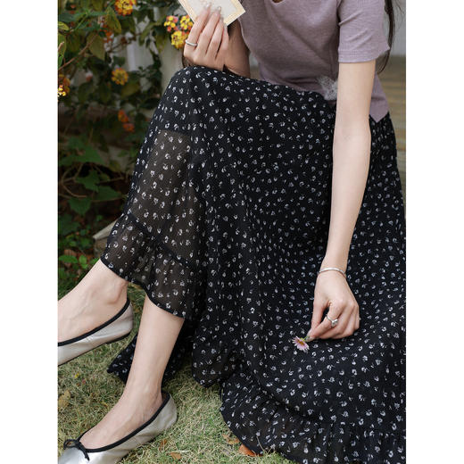 鹿向南「馥郁晚香」夏季新款黑色碎花半身裙女优雅气质A字中长裙 商品图4