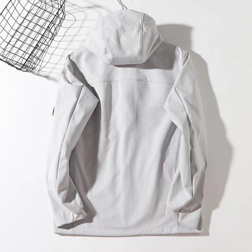 F031032男士防风防泼水抓绒保暖软壳刺绣红标标志夹克上衣 商品图5