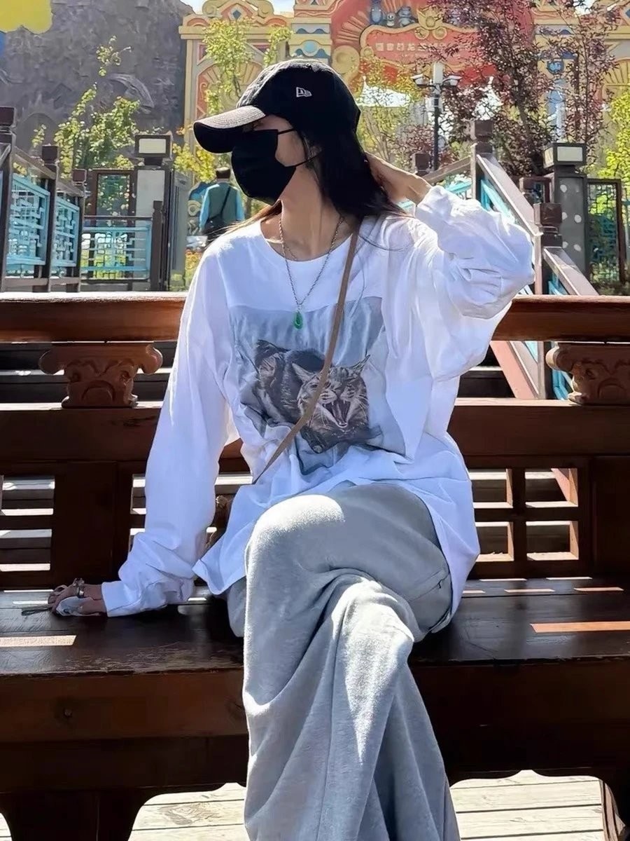 一店k 小众设计师品牌！幂姐新穿搭直接把松弛焊在身上啦！早春情侣宽松猫咪印花圆领T恤