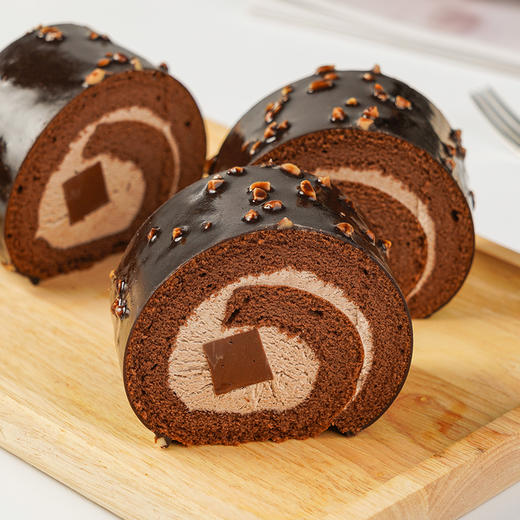 【浓郁丝滑❗️脆皮生巧蛋糕卷】甄选优质纯脂巧克力熬制生巧夹心，咬开后脆皮碎裂，生巧夹心与奶油层瞬间融合，层次分明，巧克力奶油蛋糕顺丰包邮冷冻甜品西式糕点蛋糕卷QQ 商品图3