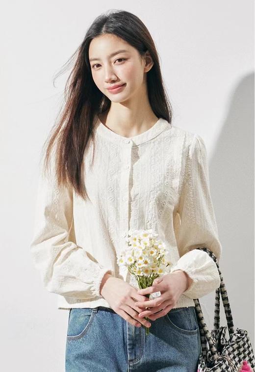 F031059早春假日法式轻薄呼吸感透气纯棉刺绣提花时尚清淡配色特殊领口衬衫 商品图12