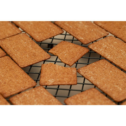 轻薄酥脆岩烧咖啡味薄脆饼干 商品图3