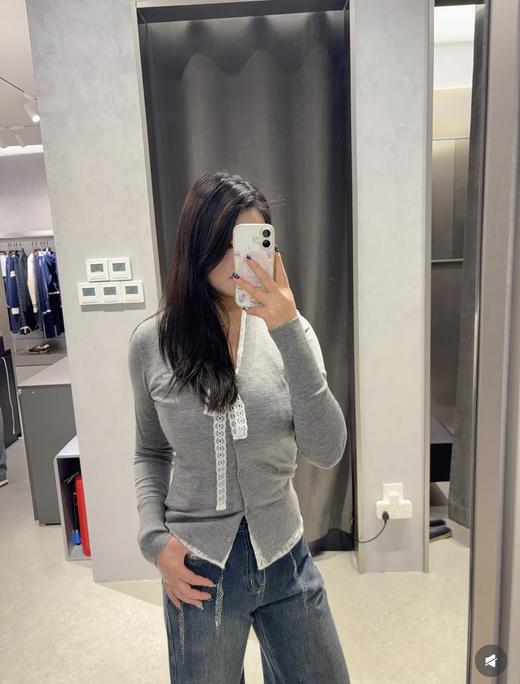 一店k Ann女孩👧🏻就这么水灵灵的美上了！开春绝美上衣！氛围感作弊神器！把学院感和甜妹气织进羊毛纤维里！谁穿谁好看系列～小香风假两件绵羊毛蕾丝针织开衫 商品图1