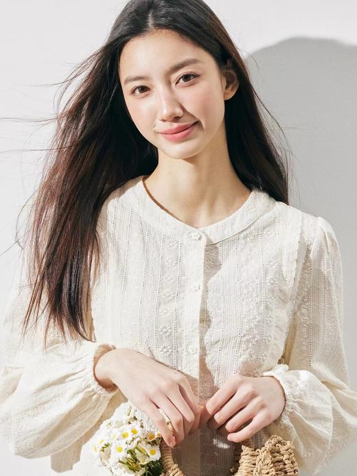 F031059早春假日法式轻薄呼吸感透气纯棉刺绣提花时尚清淡配色特殊领口衬衫 商品图5