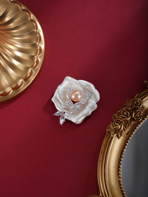 子佩集【芳露凝华】珍珠惜王妃胸针【XXXZ273】白玫瑰2602 商品图2